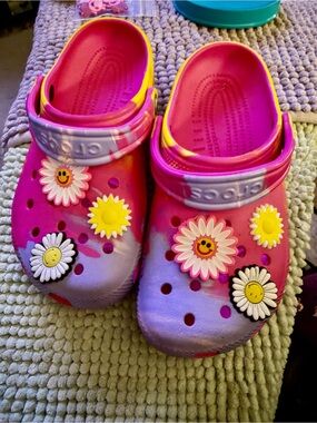 CROCS J3 Kids Pink and Lavender Daisy Clogs with Yellow Charms